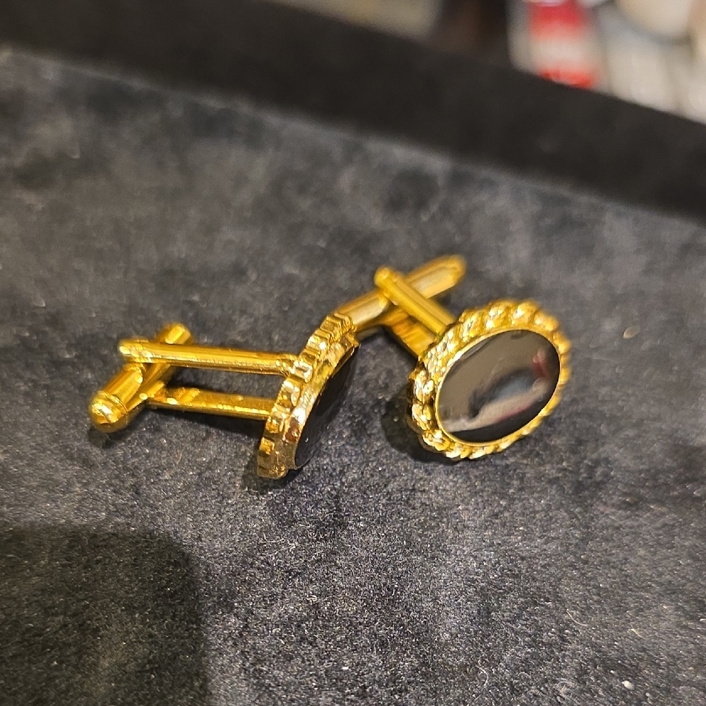 Source Unknown Gold-Tone Cufflinks with Black Oval Inlay